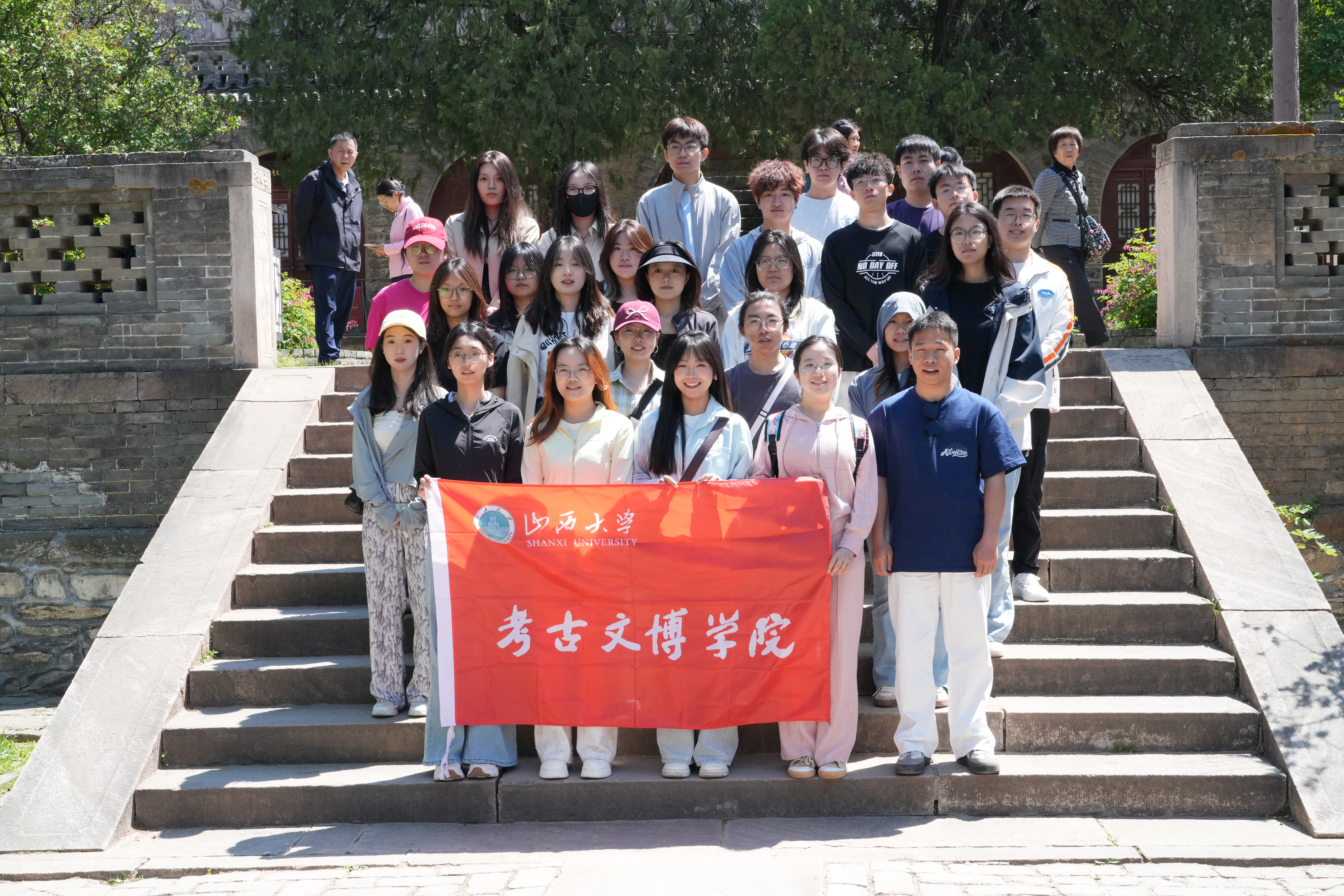 文物保护修复队佛光寺合照.jpg